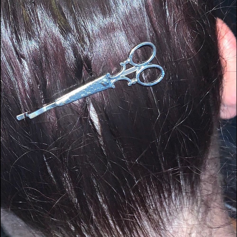 Hairstylist Shears Bobby Pin (T1)